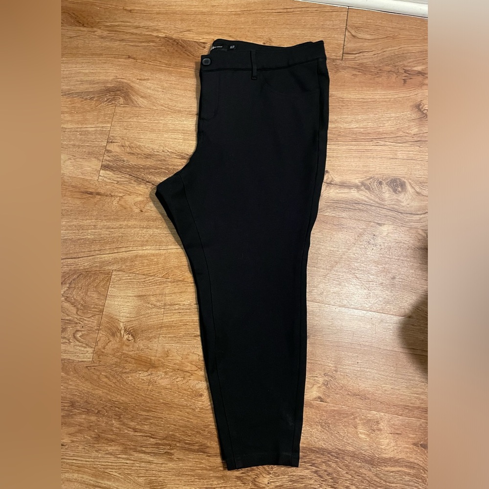 Torrid black ponte woman’s skinny pants great condition size 20